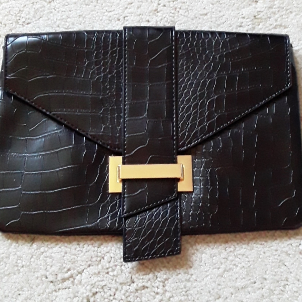 NWOT Lulu's Faux Alligator Clutch